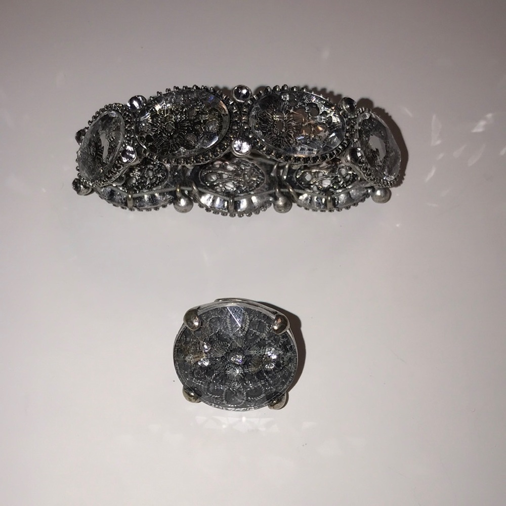 Stretchable Bracelet And Ring Set - image 2